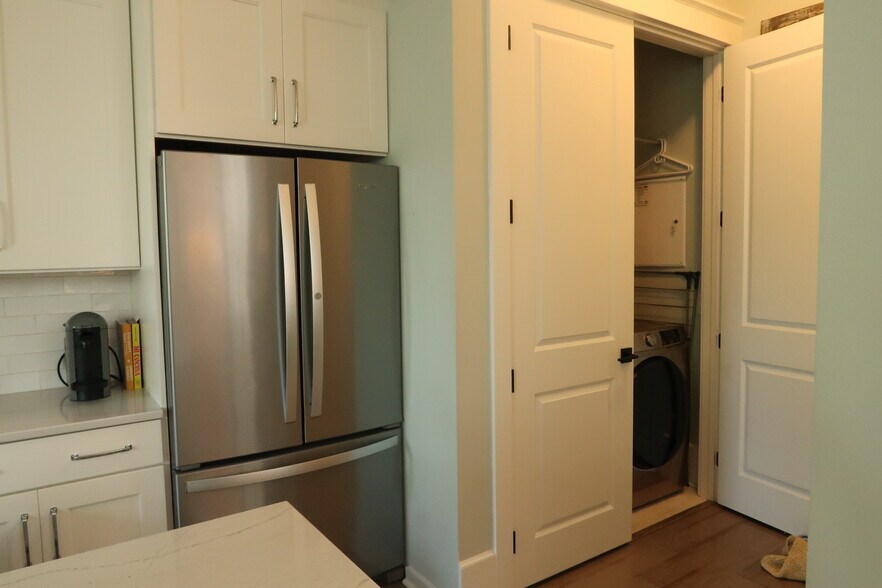 Building Photo - 994 Key Colony Ct