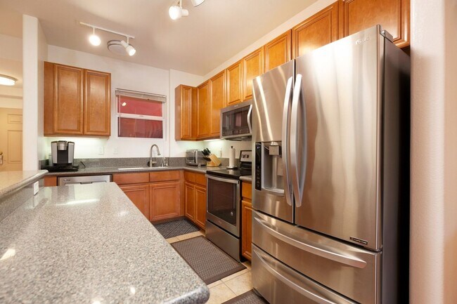 Building Photo - 2 bedroom with flex office space near Convention Center Downtown!