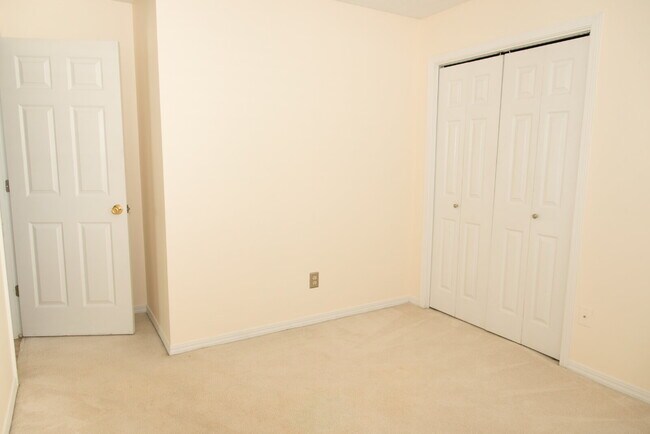 Building Photo - "Charming 3-Bedroom Retreat with 2 Full Baths in Mary Esther, FL!"