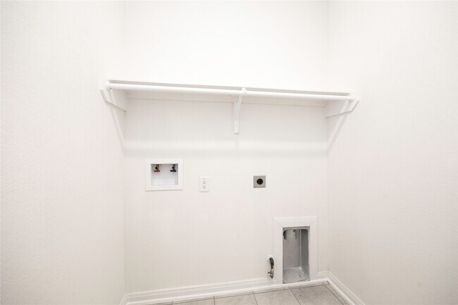 Building Photo - 702 Hardwood Grv Ct