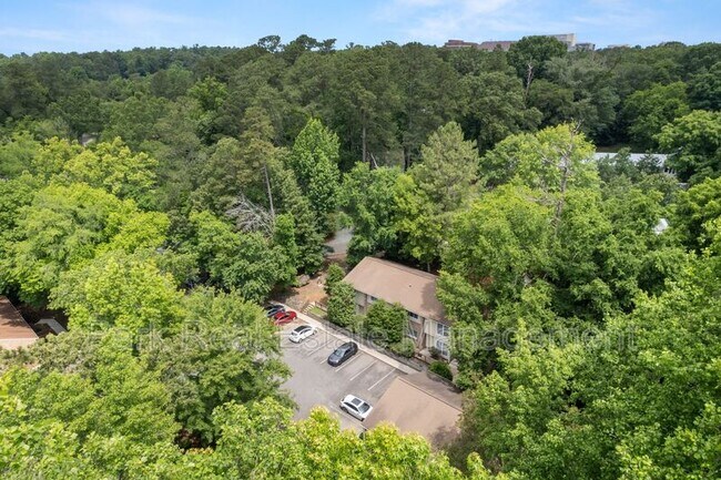 Building Photo - 201 Howell St