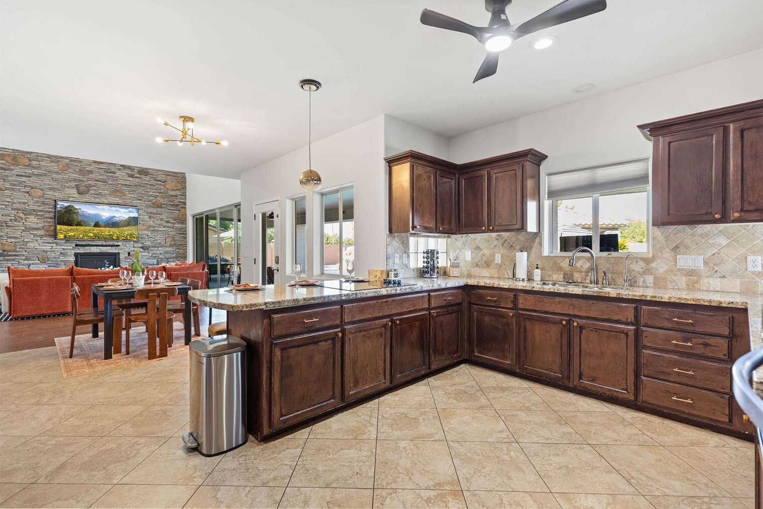 Building Photo - 1438 S Creston Cir