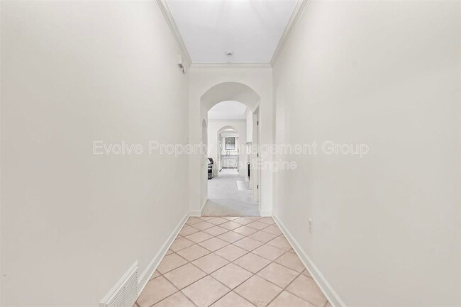 Building Photo - 7520 Crystal Lake Dr