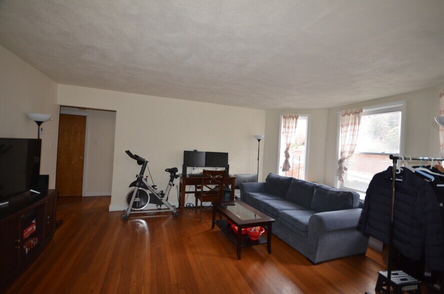 Building Photo - 320 Tappan St