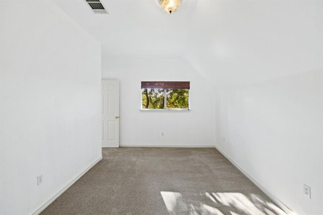Building Photo - 500 Errol Dr
