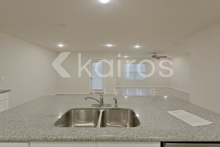 Building Photo - 408 Monarch Ln