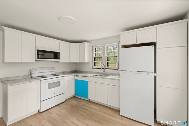 Building Photo - 1335 Wolf Hill Rd