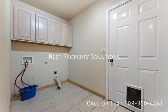 Building Photo - 1038 S Skyline Dr