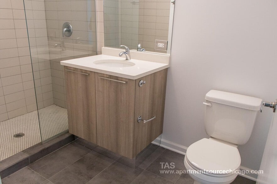 Building Photo - 932 W Dakin St