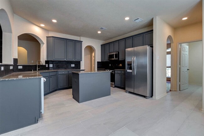 Building Photo - 26603 Summerbend Hollow Ln