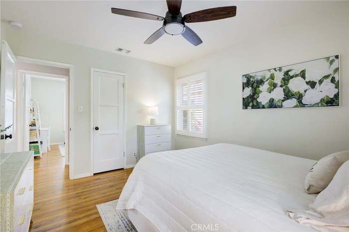 Building Photo - 6542 Balcom Ave