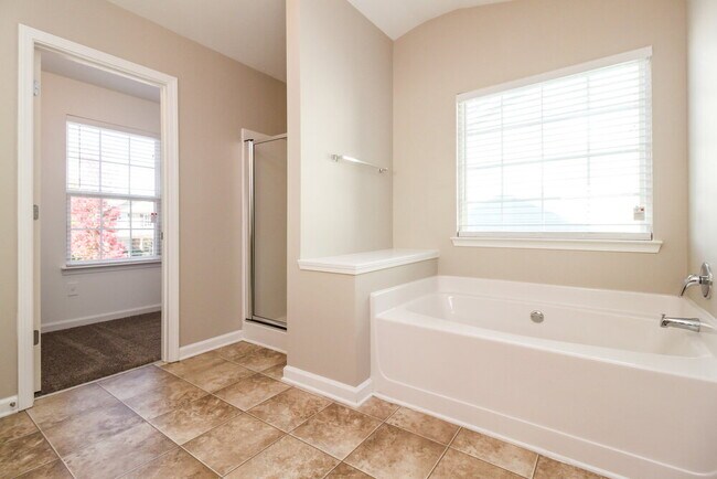 Building Photo - 5005 Amethyst Dr