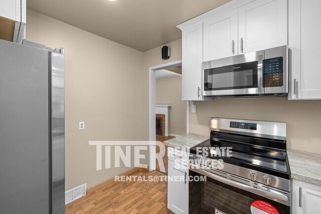 Building Photo - Tahoe Park Charmer with remodeled kitchen