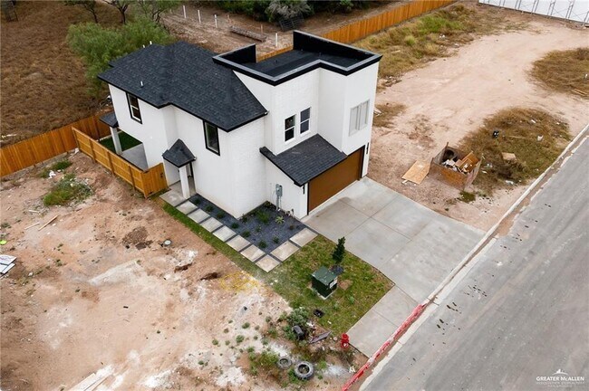 Building Photo - 17 E Solar Dr