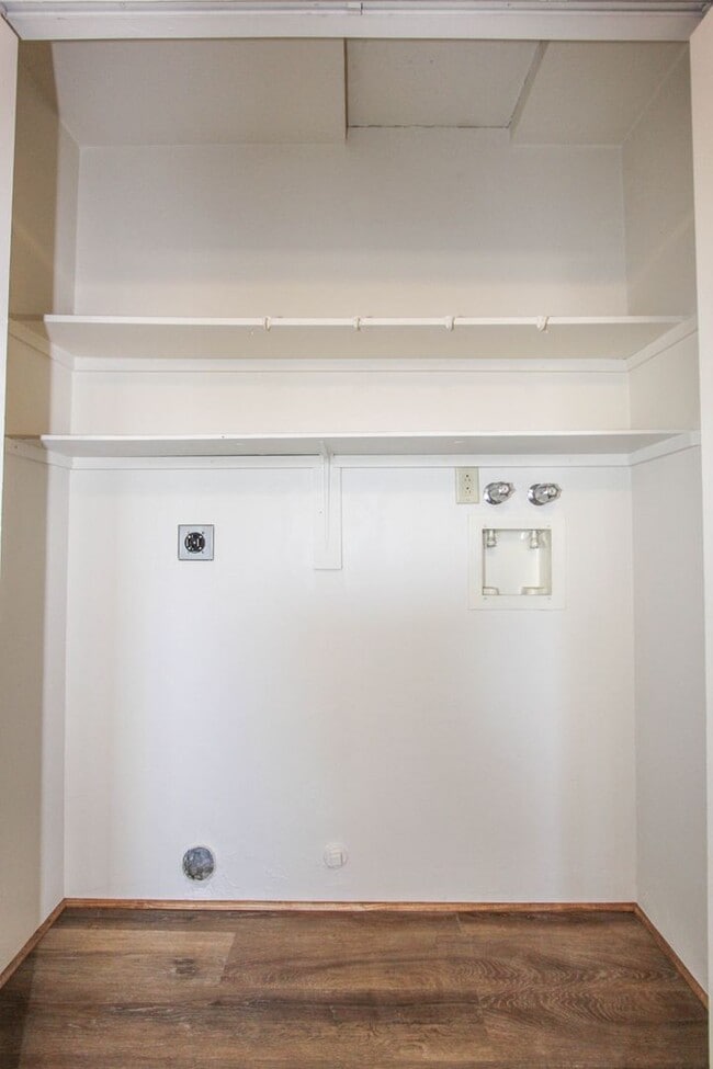 Building Photo - 635 Dameron Dr