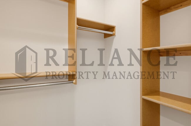 Building Photo - 5238 N Pinecrest Ct