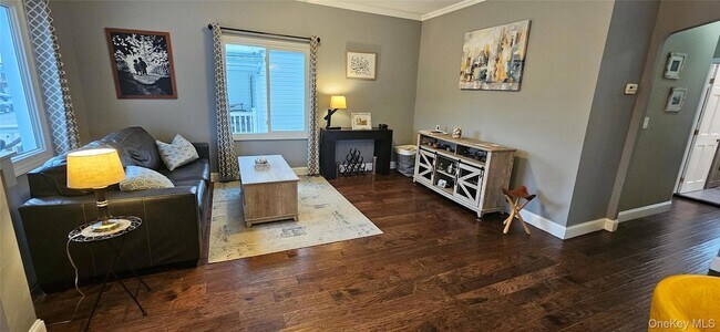 Building Photo - 218 W Chester St