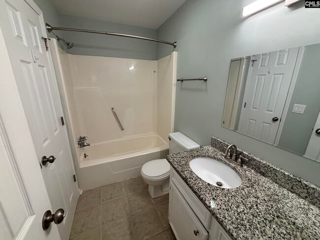 Building Photo - 2546 Lee St