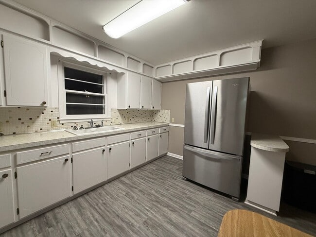 Building Photo - Single family home for rent close to hospital and I-29