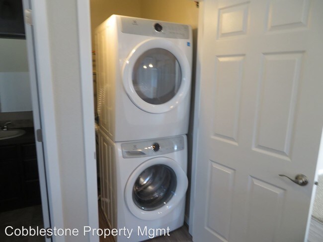 Building Photo - 1852 N Madderlake Ave