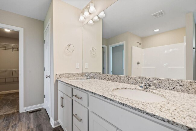 Building Photo - 916 Camden Ct