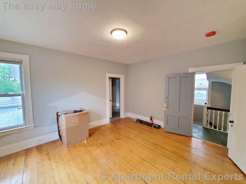 Building Photo - 146 Highland Ave