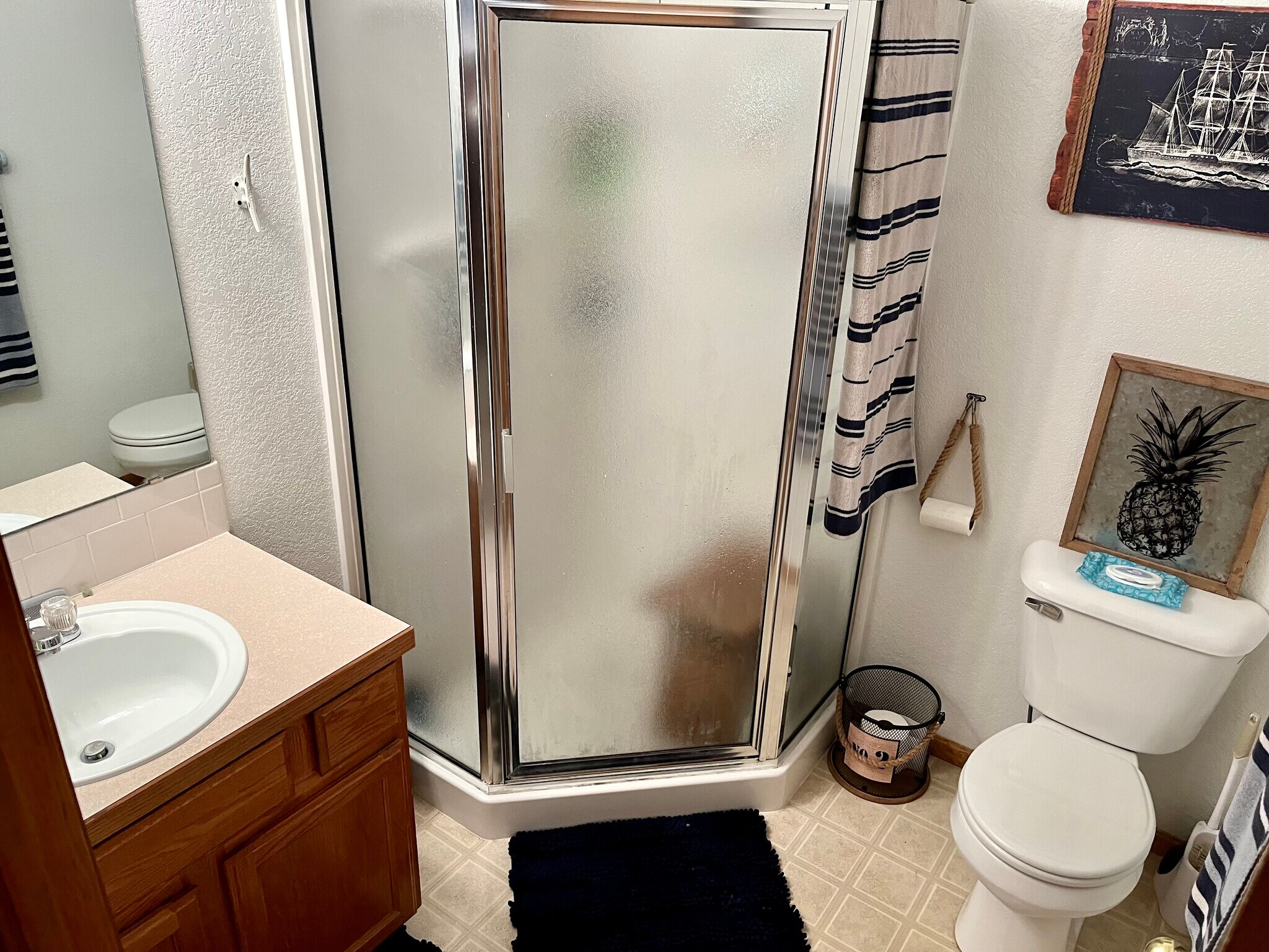 Large Room Bath - 1010 Winona Cir