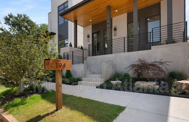 Building Photo - 194 E Lake Terrace SE