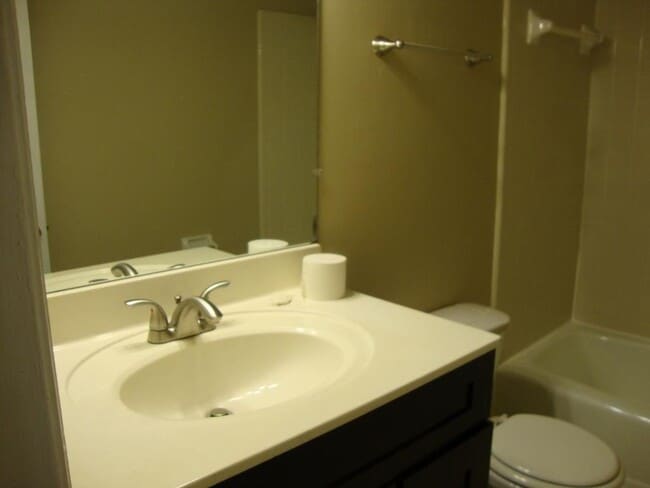 Building Photo - 5759 Brentwood Trace