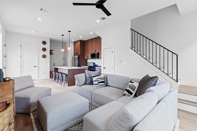 Building Photo - 506 Krebs Ln