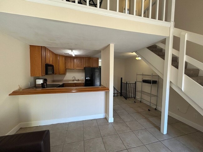 Building Photo - 3 Bed / 2.5 Bath – Steps from Doak Campbell Stadium – Only $1,800!