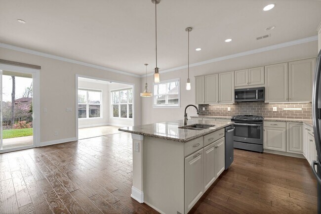 Building Photo - Light, bright, and move-in ready home in the highly sought-after Trilogy at Lake Norman community...