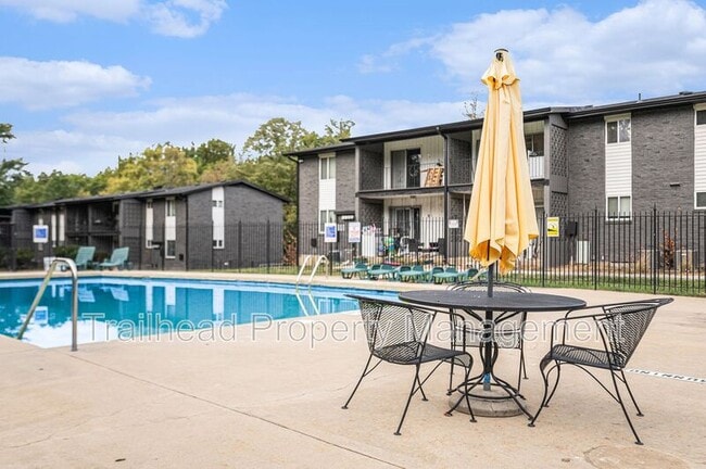 Building Photo - 8300 Robinson St