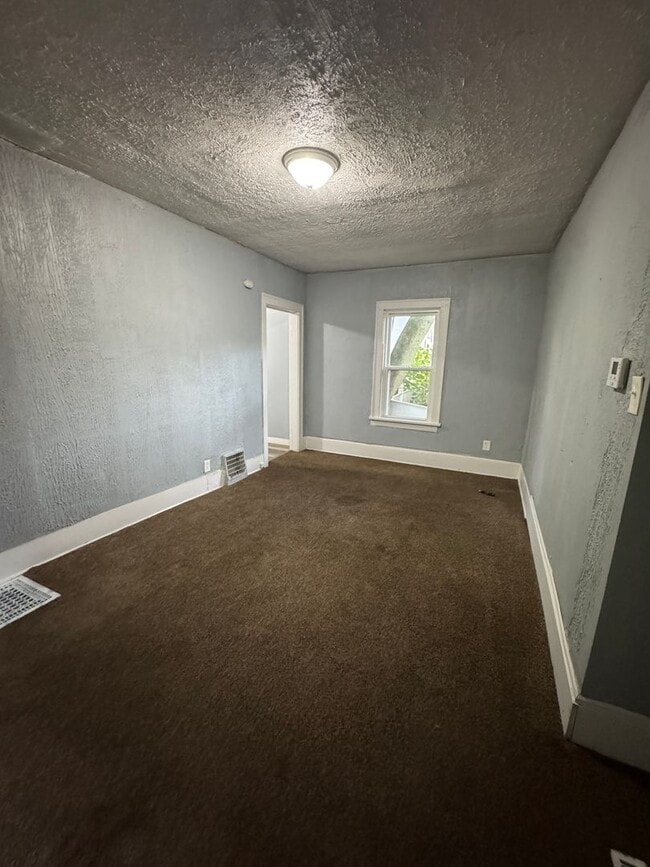 Building Photo - Updated 3-Bedroom Home with Modern Grey Finishes – Open House Feb 7