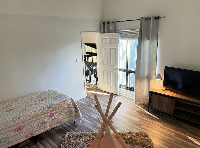 Bedroom 3 - 3645 Belmont Rd