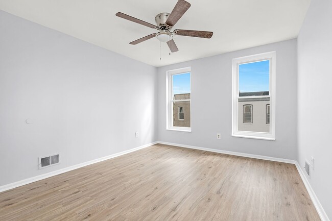 Building Photo - 2 Bedroom Rental In McElderry Park Vouchers Accepted and Poor Credit Considered