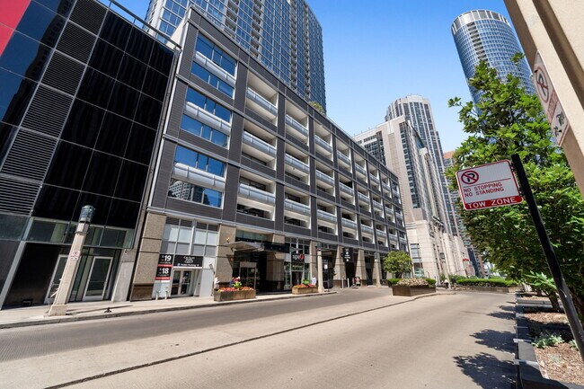 Building Photo - 240 E Illinois St