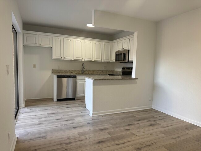 Building Photo - 172 Lake Arbor Dr