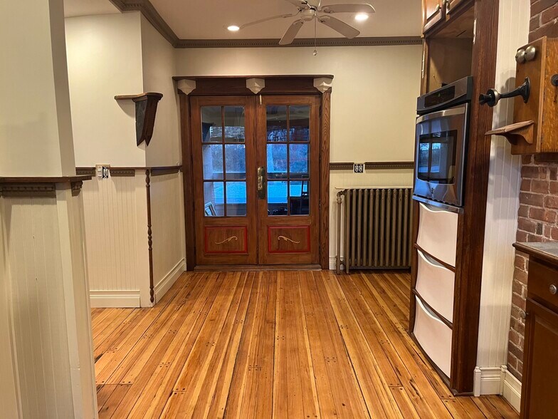 Building Photo - 711 Union St