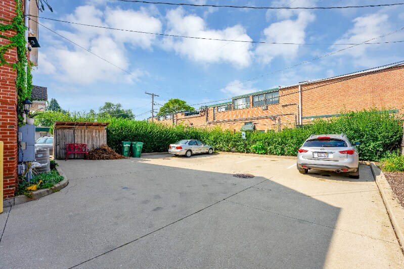 Building Photo - 328 W Frontage Rd