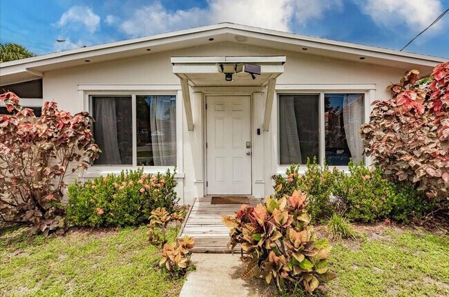 Building Photo - 422 Phippen Waiters Rd