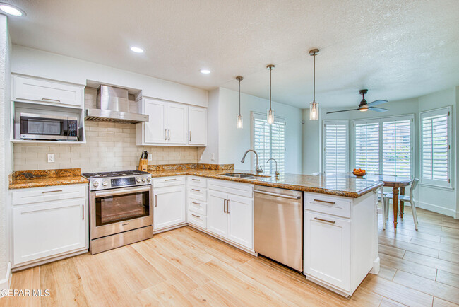 Building Photo - 6205 Brisa Del Mar Dr