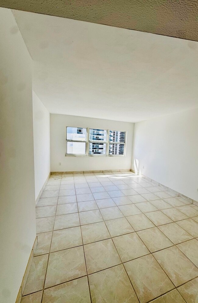 Building Photo - 3400 Galt Ocean Dr
