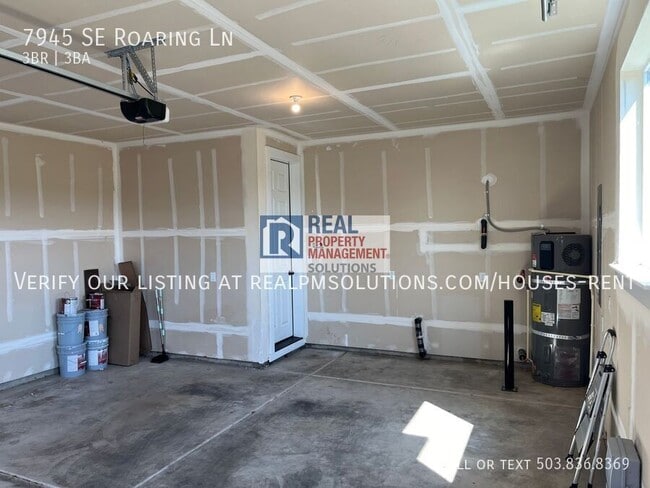 Building Photo - 7945 SE Roaring Ln