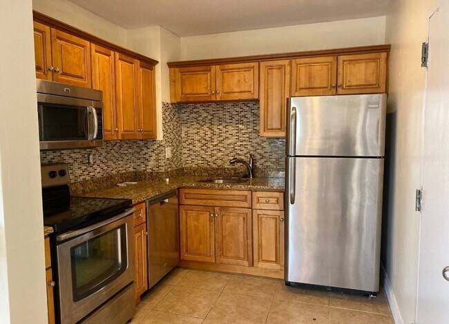 Building Photo - 212 Maverick St