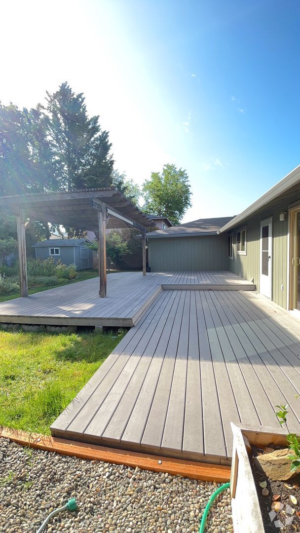 Building Photo - Lovely 3 Bedroom Home with Privacy and Pat...