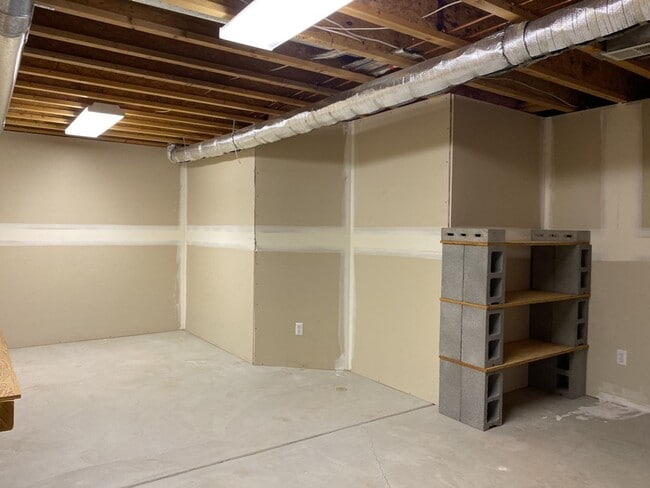 Building Photo - 2325 Northbrook Dr