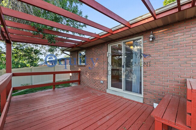 Building Photo - 7102 Brookhill Dr E