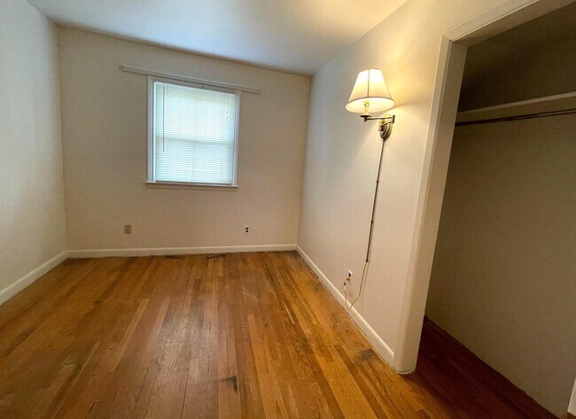 Building Photo - 113 E Woodland Dr