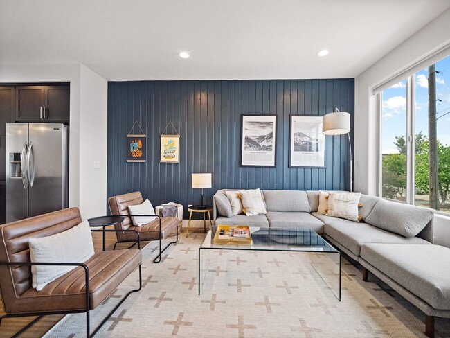 Building Photo - Beautiful Townhouse In Spokanes Kendall ya...